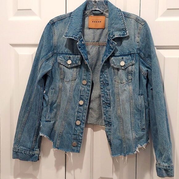 Blank NYC Raw Hem Cropped Distressed Denim Jacket Sz S - Picture 5 of 11
